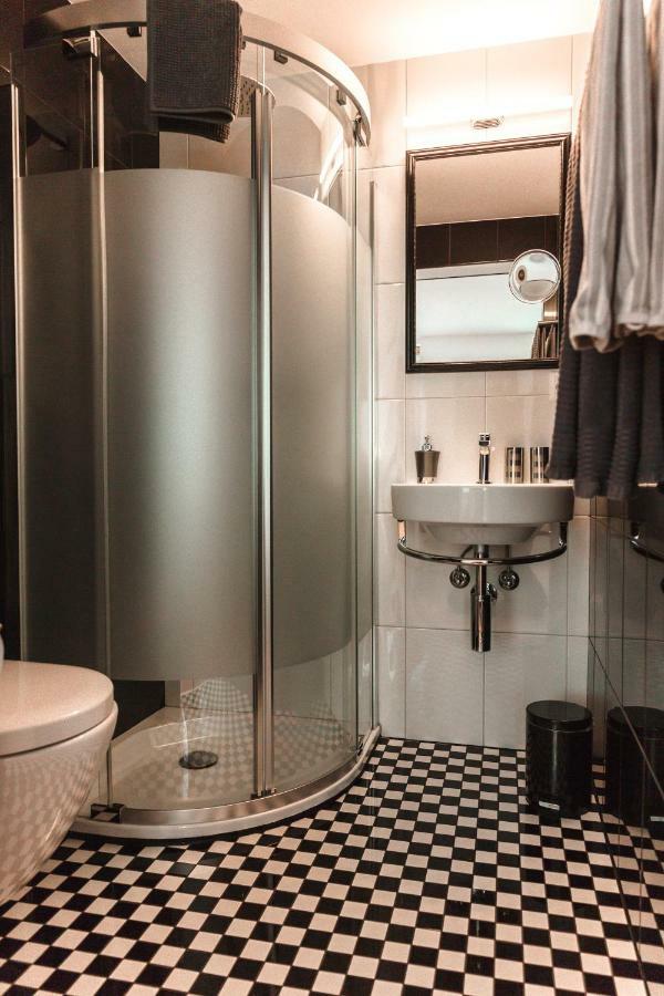 B&B 7E Art Vevey Bagian luar foto